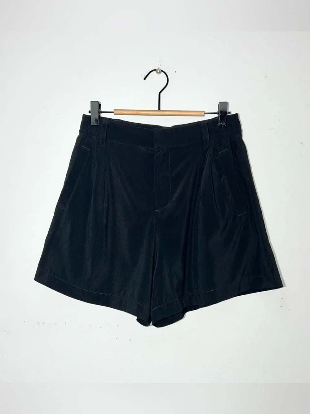 Vuori Optimist Shorts Black Stretch High Rise Elastic Back Pockets Size S
